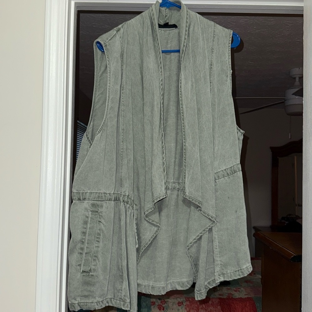 Jane + Delancey Utility Vest Olive Green Utility Vest. Size 2X